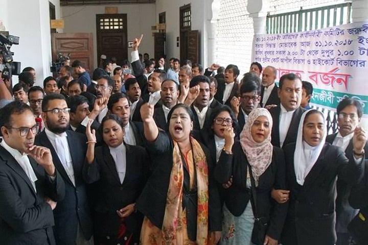 আইনজীবীদের মধ্যে হট্টগোল, এজলাস ছাড়লেন দুই বিচারপতি