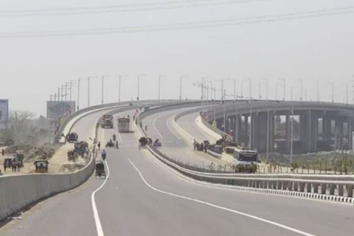 ঢাকা-মাওয়া এক্সপ্রেসওয়েতে ট্রাকের পেছনে বাসের ধাক্কা, নিহত ৩