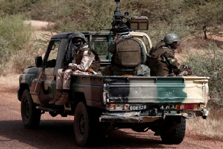 মালিতে নৌকা ও সেনাঘাঁটিতে জঙ্গি হামলা, নিহত ৬৪