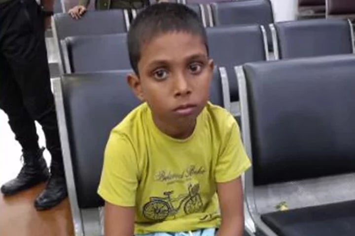 ভিসা-পাসপোর্ট ছাড়াই যেভাবে বিমানে উঠেছিল শিশুটি