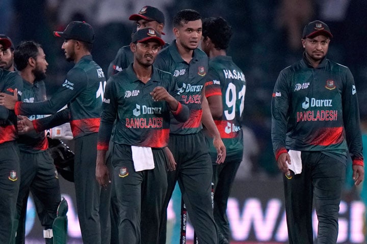 ভারতের বিপক্ষে ম্যাচের আগে দুঃসংবাদ পেল সাকিবরা