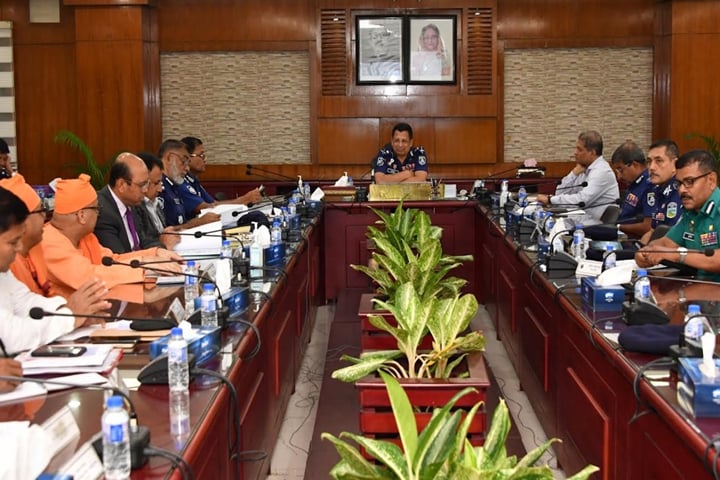 দুর্গাপূজায় গুজব ঠেকাতে পুলিশকে সতর্ক থাকার নির্দেশ