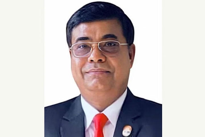 ছবি তুলতে বাধা দিয়ে সংবাদিকদের ব্রিফও করলেন না ইসি সচিব!