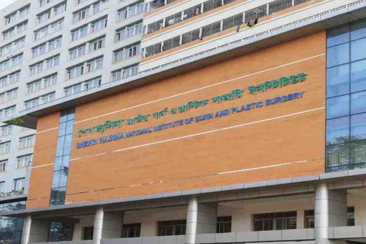 রাস্তা খুঁড়তে গিয়ে ওয়াসার ৫ শ্রমিক দগ্ধ