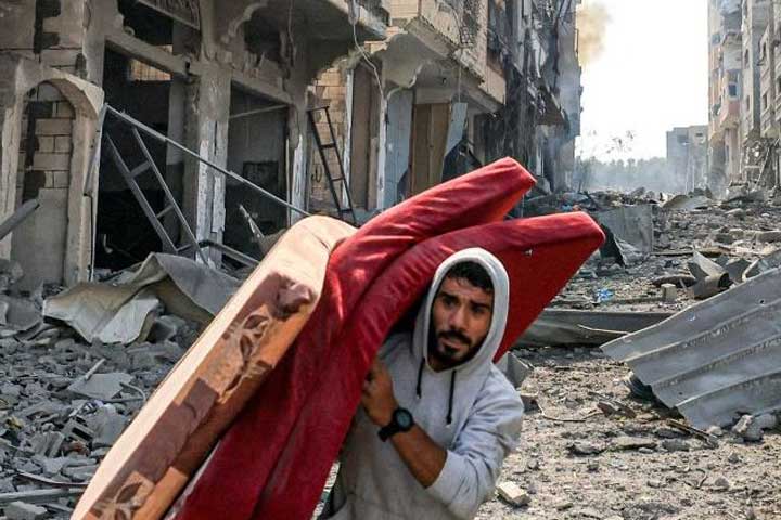 গাজা ছাড়ার সময় ইসরায়েলের বিমান হামলায় নিহত ৭০ ফিলিস্তিনি