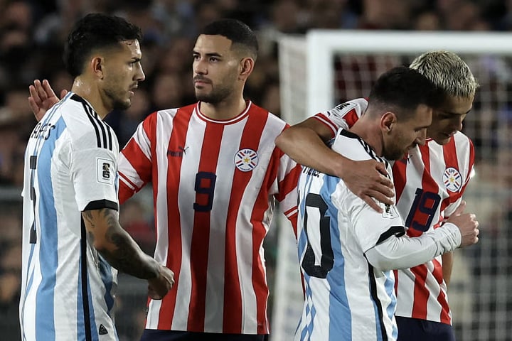 গায়ে থুতু ছেটানোর অভিযোগে যা বললেন মেসি