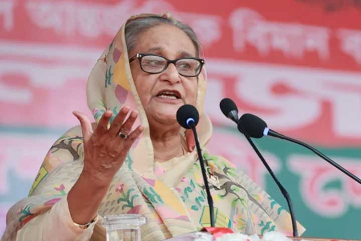 ‘ছেলে কেন মাকে দেখতে আসে না’