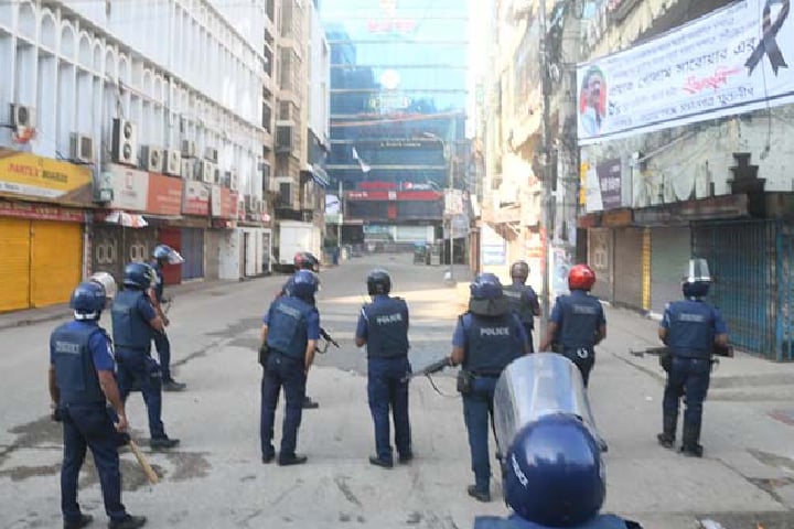 নারায়ণগঞ্জে বিএনপি-পুলিশ সংঘর্ষ, গুলিবিদ্ধ ৩