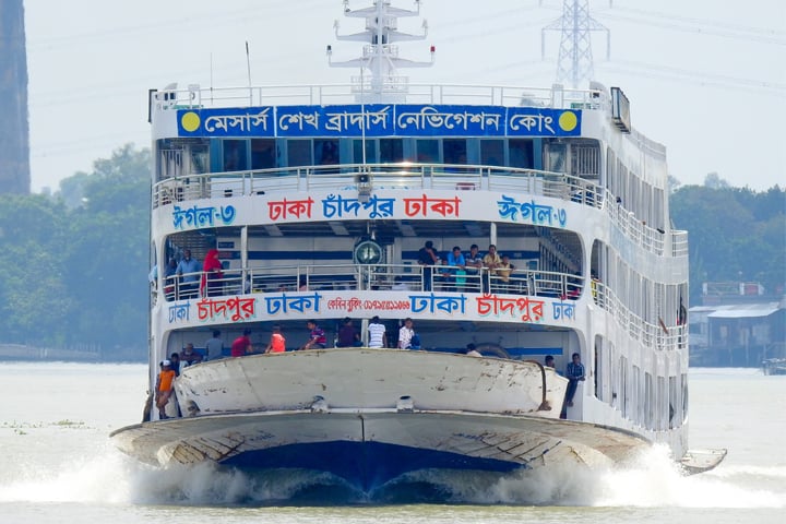 সদরঘাটে লঞ্চ চলাচল স্বাভাবিক