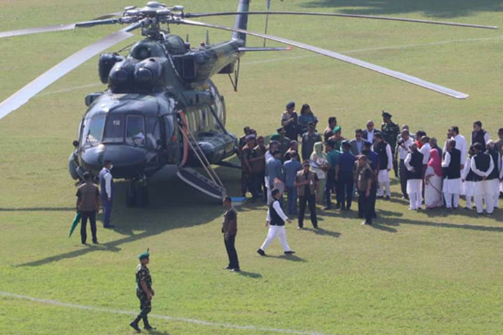 খুলনায় পৌঁছেছেন প্রধানমন্ত্রী