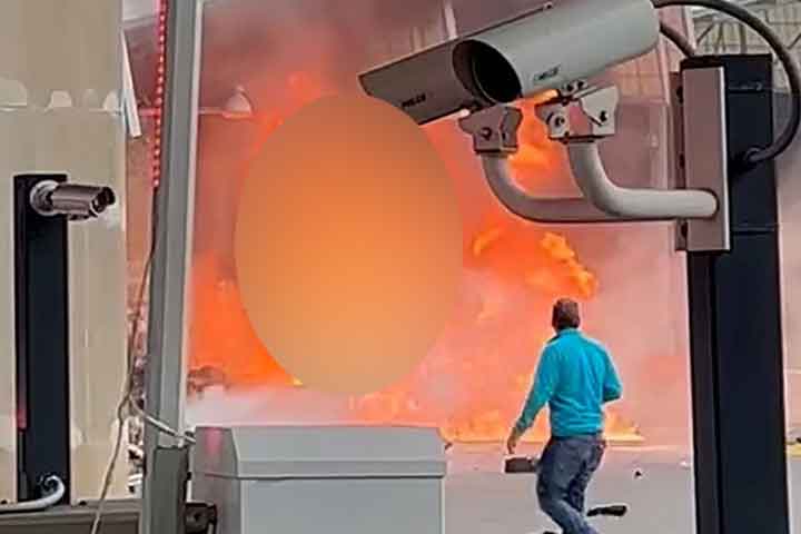 যুক্তরাষ্ট্র-কানাডা সীমান্ত ক্রসিংয়ে গাড়ি বিস্ফোরণ, নিহত ২