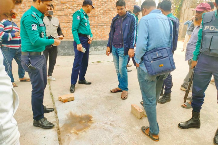 রাজশাহীতে আদালত চত্বরে ককটেল বিস্ফোরণ