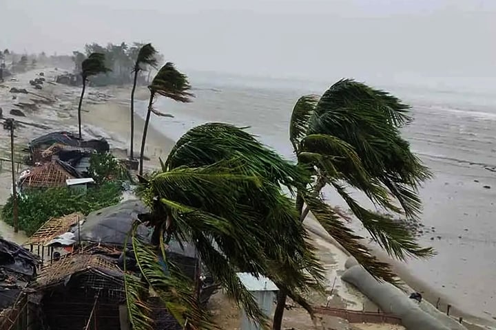 ঘূর্ণিঝড় নিয়ে সর্বশেষ যে তথ্য দিলো আবহাওয়া অফিস
