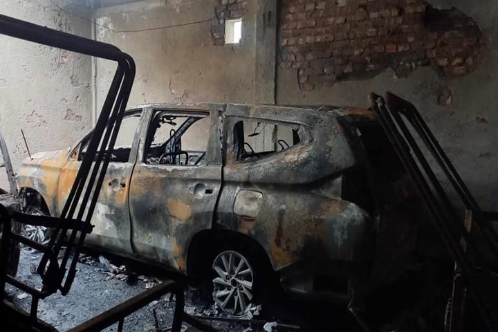 পুড়ল মেয়রের গাড়িসহ ১১ যান