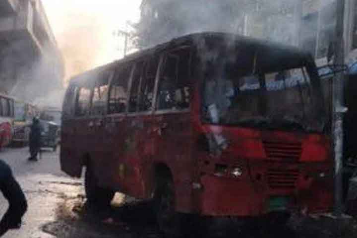 মতিঝিলে বাসে আগুন