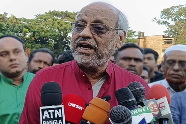 হঠাৎ ডিবি কার্যালয়ে বিএনপির বহিষ্কৃত নেতা আখতার