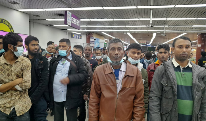 লিবিয়া থেকে ফিরলেন আরও ১৩৬ বাংলাদেশি