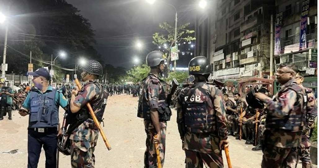 পুলিশ-বিজিবিকে এক ঘণ্টার আলটিমেটাম কোটা আন্দোলনকারীদের
