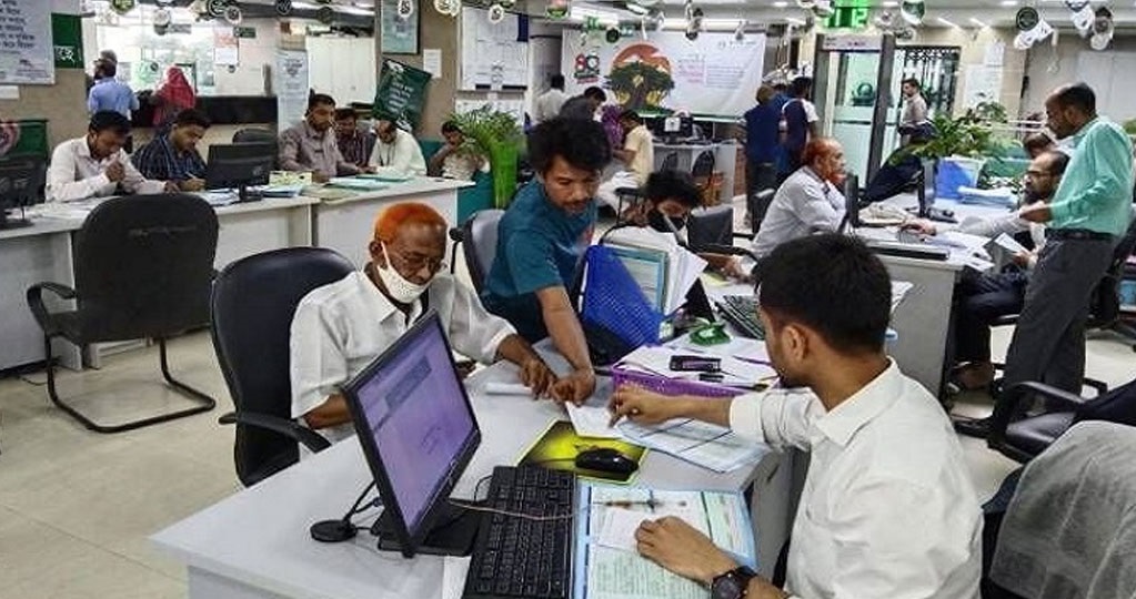 স্বাভাবিক সূচিতে অফিস চালু, কারফিউ আরও শিথিল