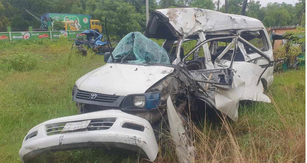 কুমিল্লায় সড়ক দুর্ঘটনায় শিশুসহ নিহত ৪