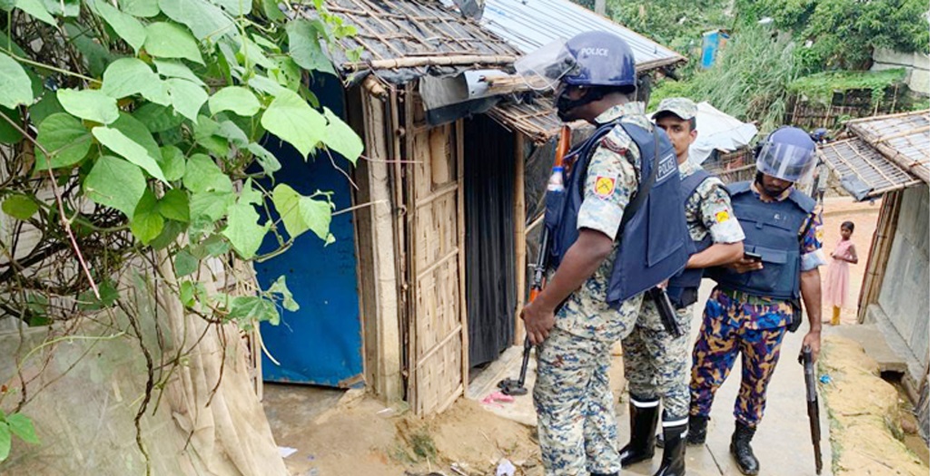 রোহিঙ্গা ক্যাম্পে সন্ত্রাসীদের গুলি, নিহত ২