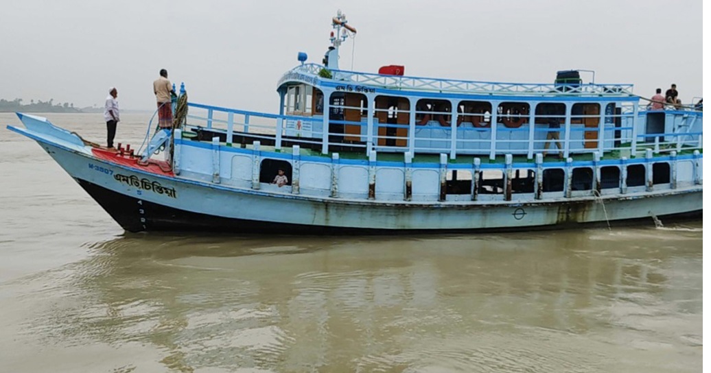 দৌলতদিয়া-পাটুরিয়ায় ৪৬ ঘণ্টা পর লঞ্চ চলাচল শুরু