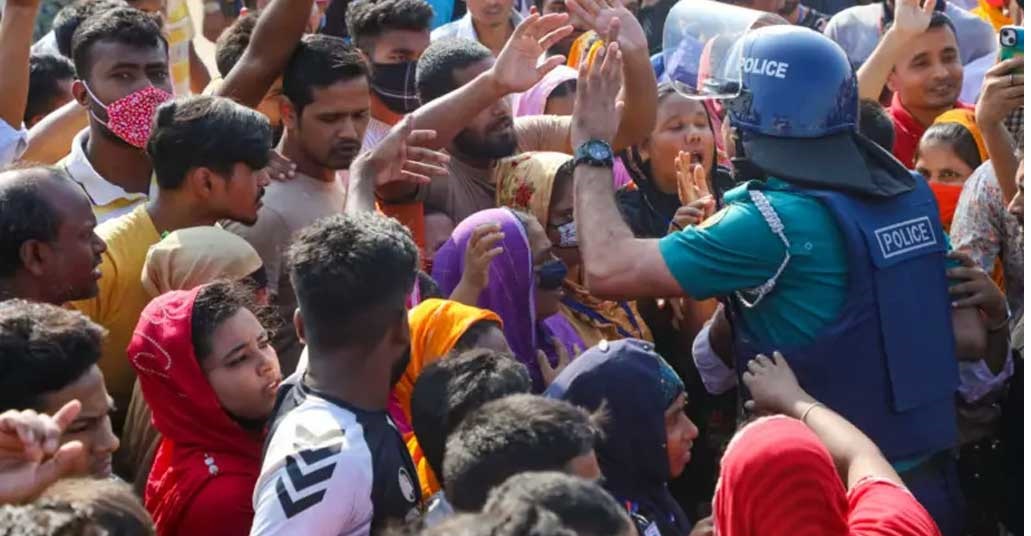 আশুলিয়ায় আইনশৃঙ্খলা বাহিনীর সঙ্গে শ্রমিকদের সংঘর্ষে নিহত ১