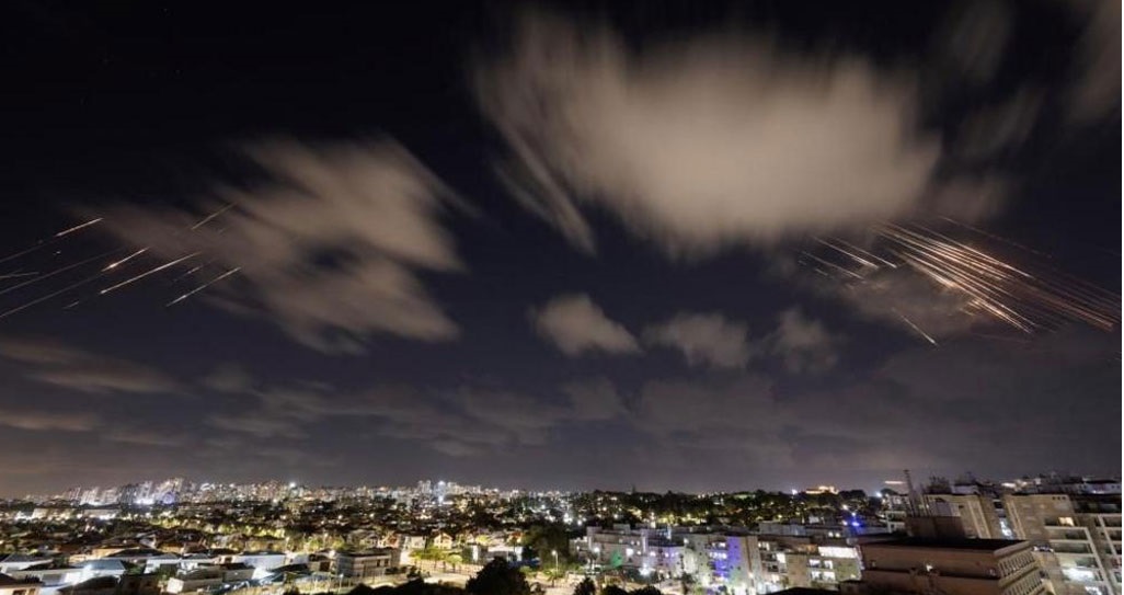 ইসরায়েলে ক্ষেপণাস্ত্র হামলা চালিয়েছে ইরান