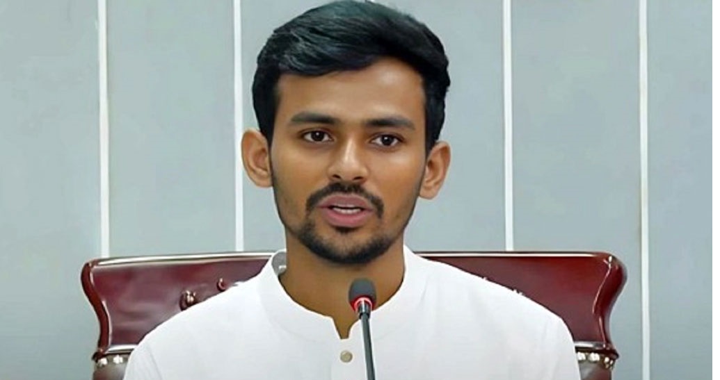 সরকারবিরোধী গুজব নিয়ে ফেসবুক স্ট্যাটাসে যা বললেন উপদেষ্টা আসিফ