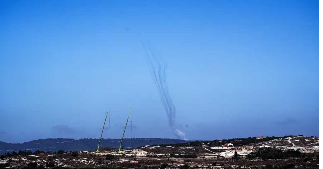 লেবানন থেকে এক ঘণ্টায় ইসরায়েলে ১০০ রকেট নিক্ষেপ