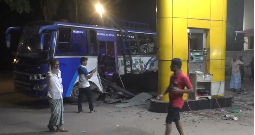 বাসে গ্যাস নেওয়ার সময় সিলিন্ডার বিস্ফোরণে নিহত ৩