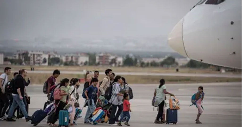 লেবানন থেকে প্রথম দফায় ফিরলেন ৫৪ বাংলাদেশি