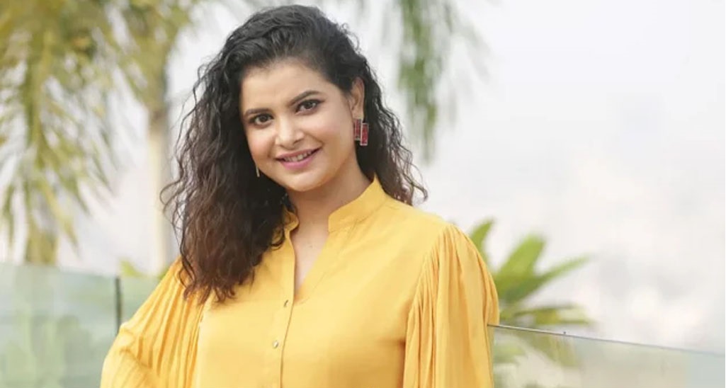 মানুষ না খেয়ে থাকলেও আপনাদের সমর্থন করবে না: শবনম ফারিয়া