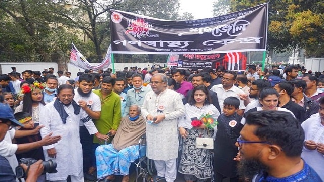 ভাষা দিবসে শহীদ মিনারে ডা. জাফরুল্লাহর শ্রদ্ধা