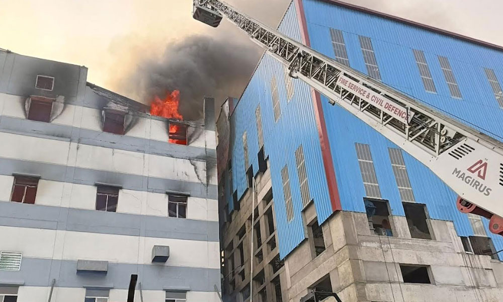 সোনারগাঁয়ে টিস্যু কারখানায় আগুন, নিয়ন্ত্রণে ১২ ইউনিট