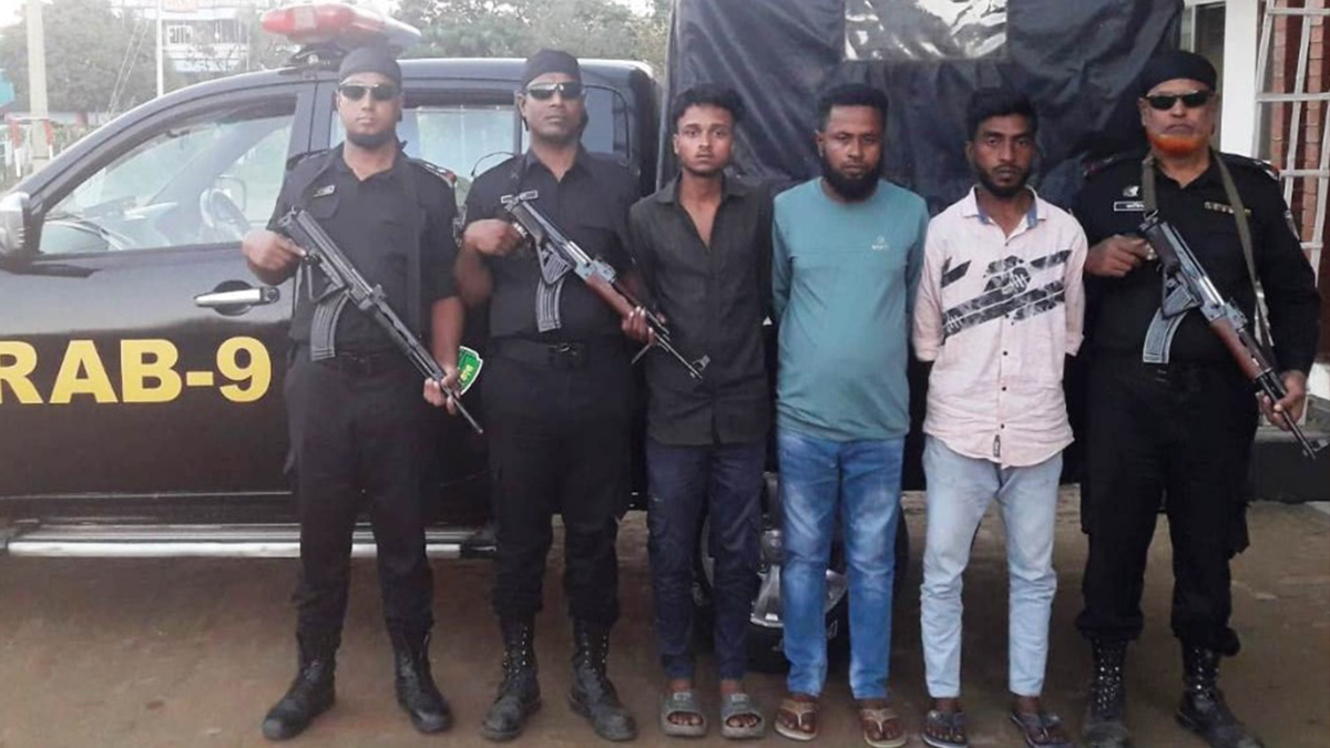 সুনামগঞ্জে হত্যার পর অটোরিকশা ছিনতাইয়ের ঘটনায় গ্রেফতার ৩