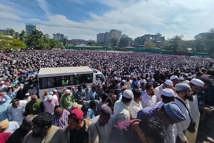 চট্টগ্রামে আইনজীবী সাইফুল ইসলামের জানাজায় মানুষের ঢল