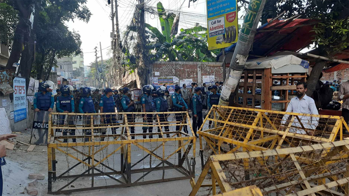 ঢাকায় ভারতীয় দূতাবাসে নিরাপত্তা জোরদার