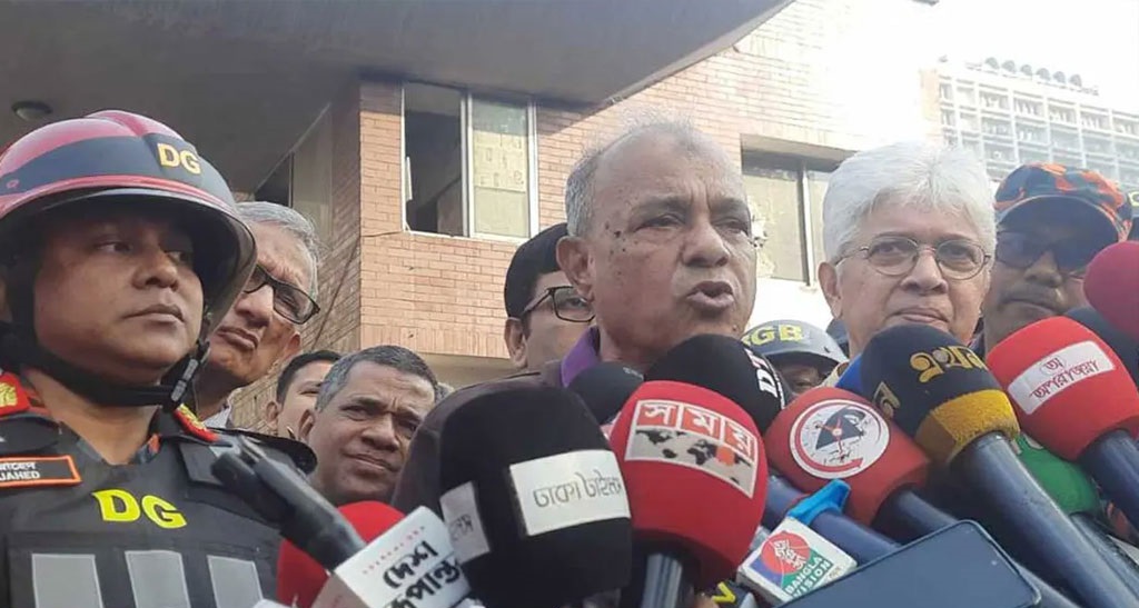 সচিবালয়ে আগুনের ঘটনায় তদন্ত কমিটি হবে: স্বরাষ্ট্র উপদেষ্টা