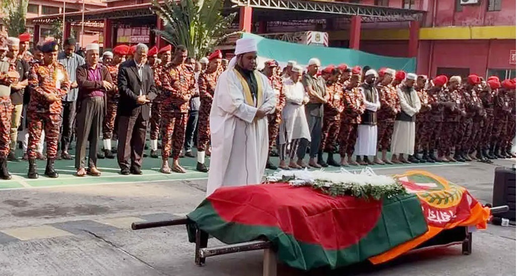 ফায়ার সার্ভিস কর্মী নয়নের জানাজা সম্পন্ন