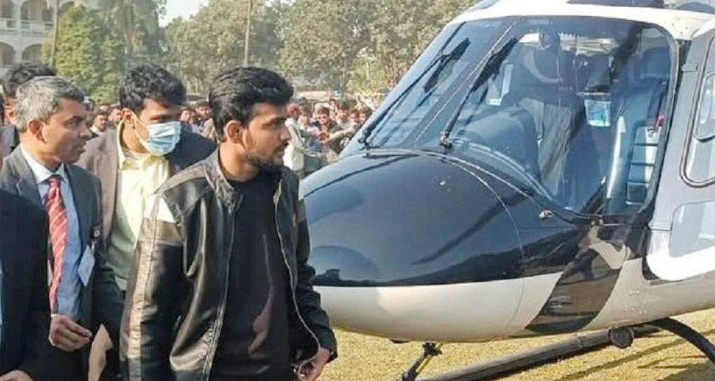 হেলিকপ্টার ভ্রমণ নিয়ে সমালোচনা, যা বললেন উপদেষ্টা আসিফ