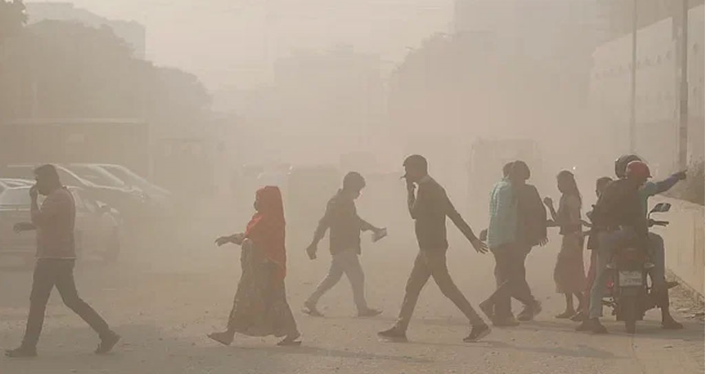 বায়ুদূষণে আজ বিশ্বে শীর্ষে ঢাকা