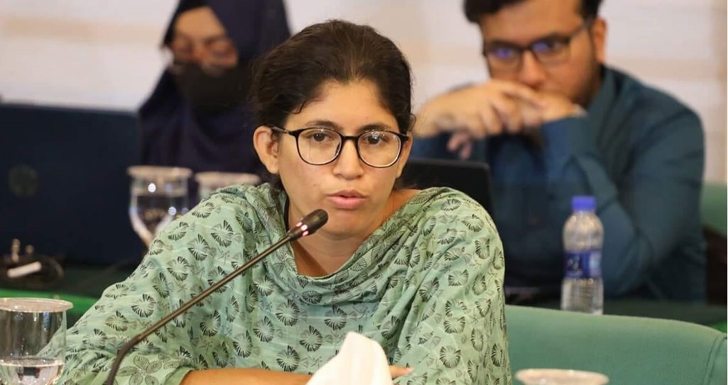 কোন সাহসে হাসিনার গ্রাফিতি মোছে, প্রশ্ন উমামা ফাতেমার