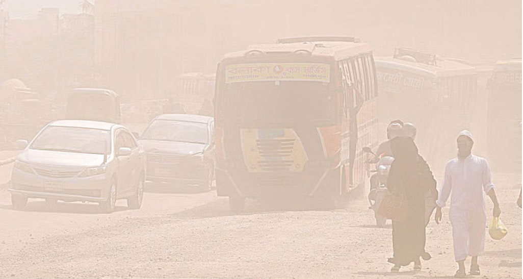 বায়ুদূষণে আজ দ্বিতীয় ঢাকা, শীর্ষ পাঁচে ভারতের তিন শহর