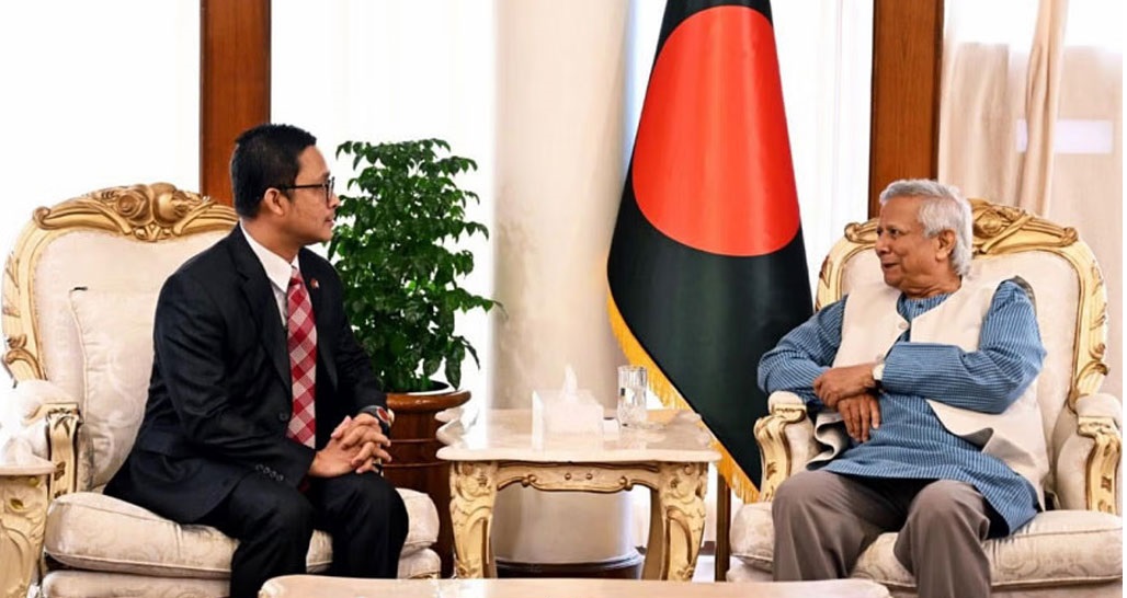 বাংলাদেশিদের মাল্টিপল-এন্ট্রি ভিসা দিতে মালয়েশিয়ার প্রতি প্রধান উপদেষ্টার আহ্বান