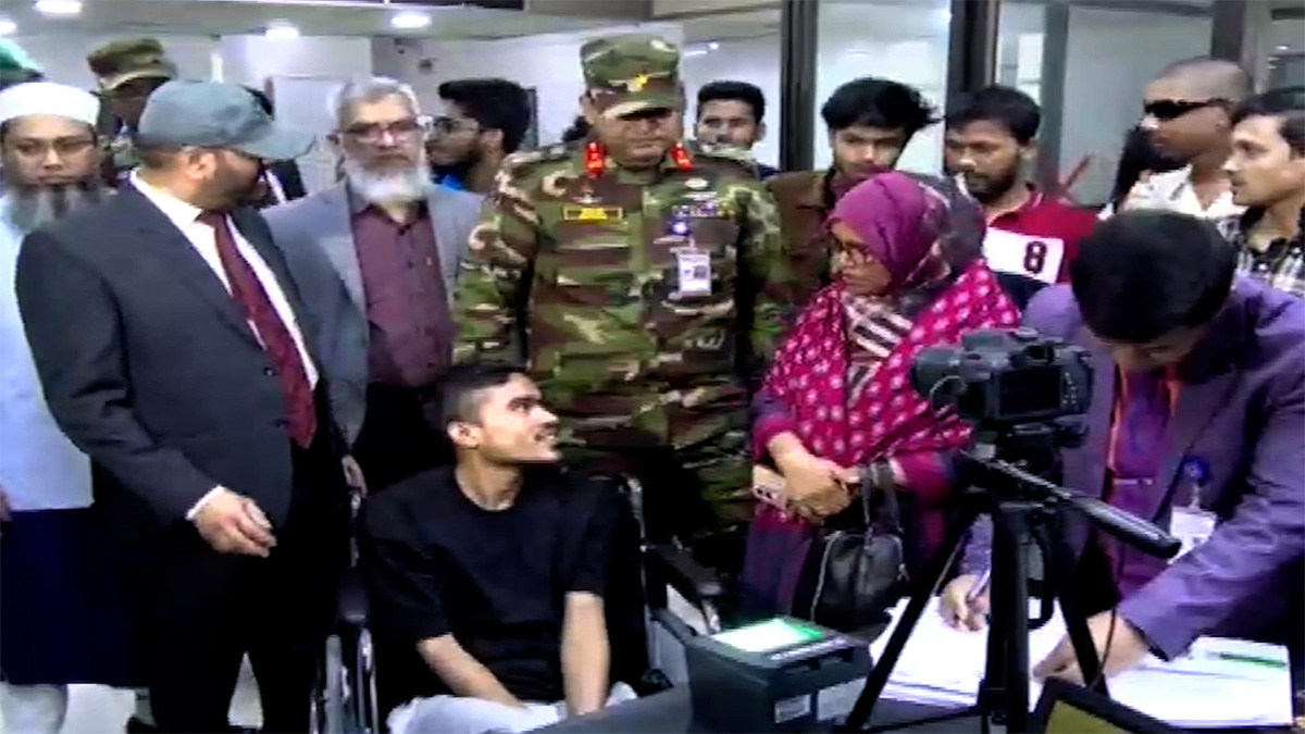 হাসপাতালে জুলাই অভ্যুত্থানে আহতদের ভোটার তথ্য হালনাগাদ শুরু ইসির