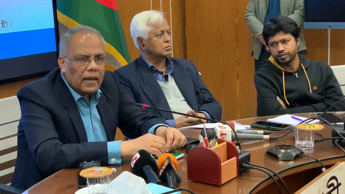 সাংবাদিকদের আর্থিক নিশ্চয়তা ছাড়া বস্তুনিষ্ঠ সাংবাদিকতা আশা করা উচিত না: কমিশন প্রধান