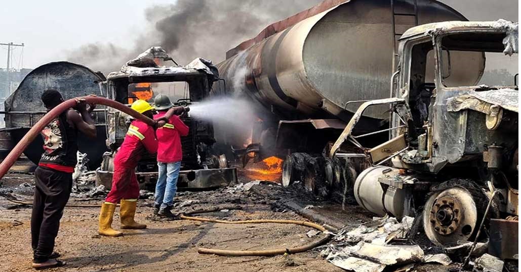নাইজেরিয়ায় ফের জ্বালানি ট্যাংকারে বিস্ফোরণ, নিহত ১৮