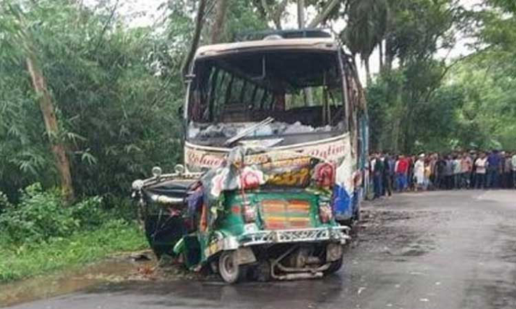ময়মনসিংহে বাস-অটোরিকশা সংঘর্ষ, নিহত ৭