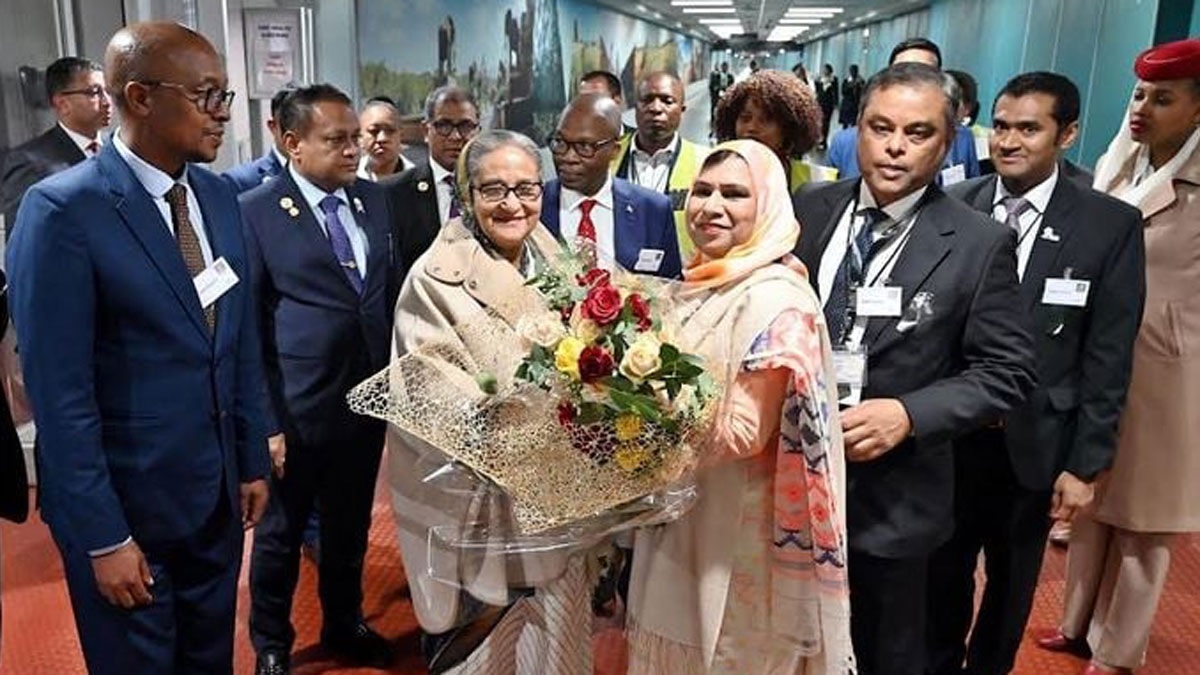 জোহানেসবার্গে পৌঁছেছেন প্রধানমন্ত্রী শেখ হাসিনা